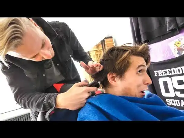 Rewi SCHNEIDET mir die Haare
