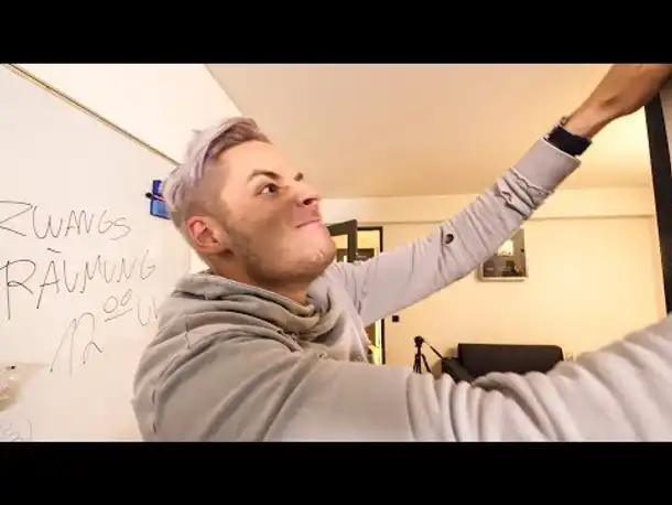 Rewi zwingt mich das UFO zu verlassen